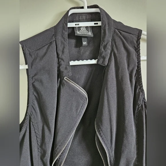 Sleevless jacket - Picture 2 of 2